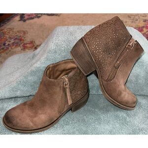 Harper Canyon Brown Ankle Boots with Small Heels and Zipper (13)